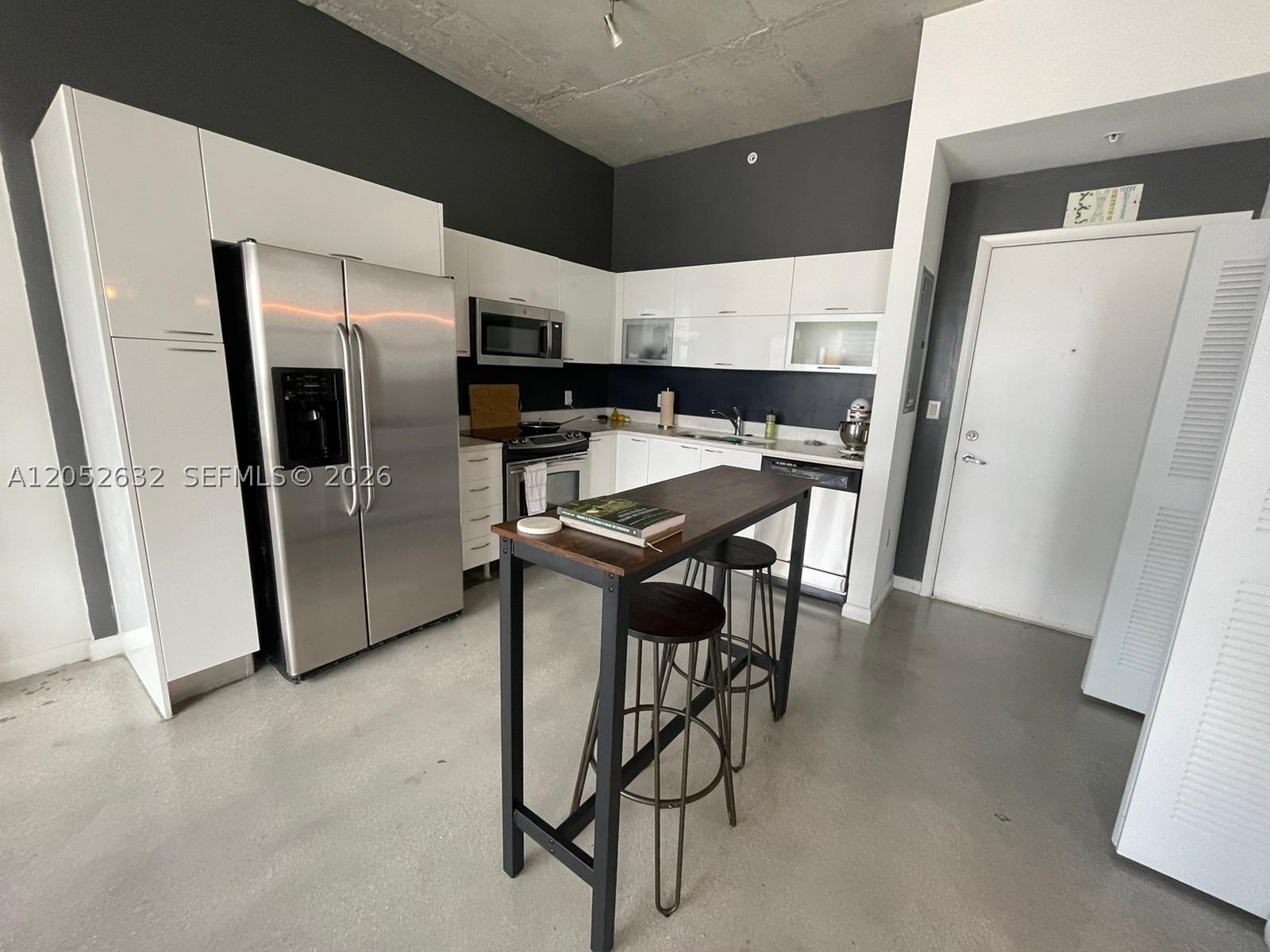 Loft Downtown 02 Condo - Residential Lease