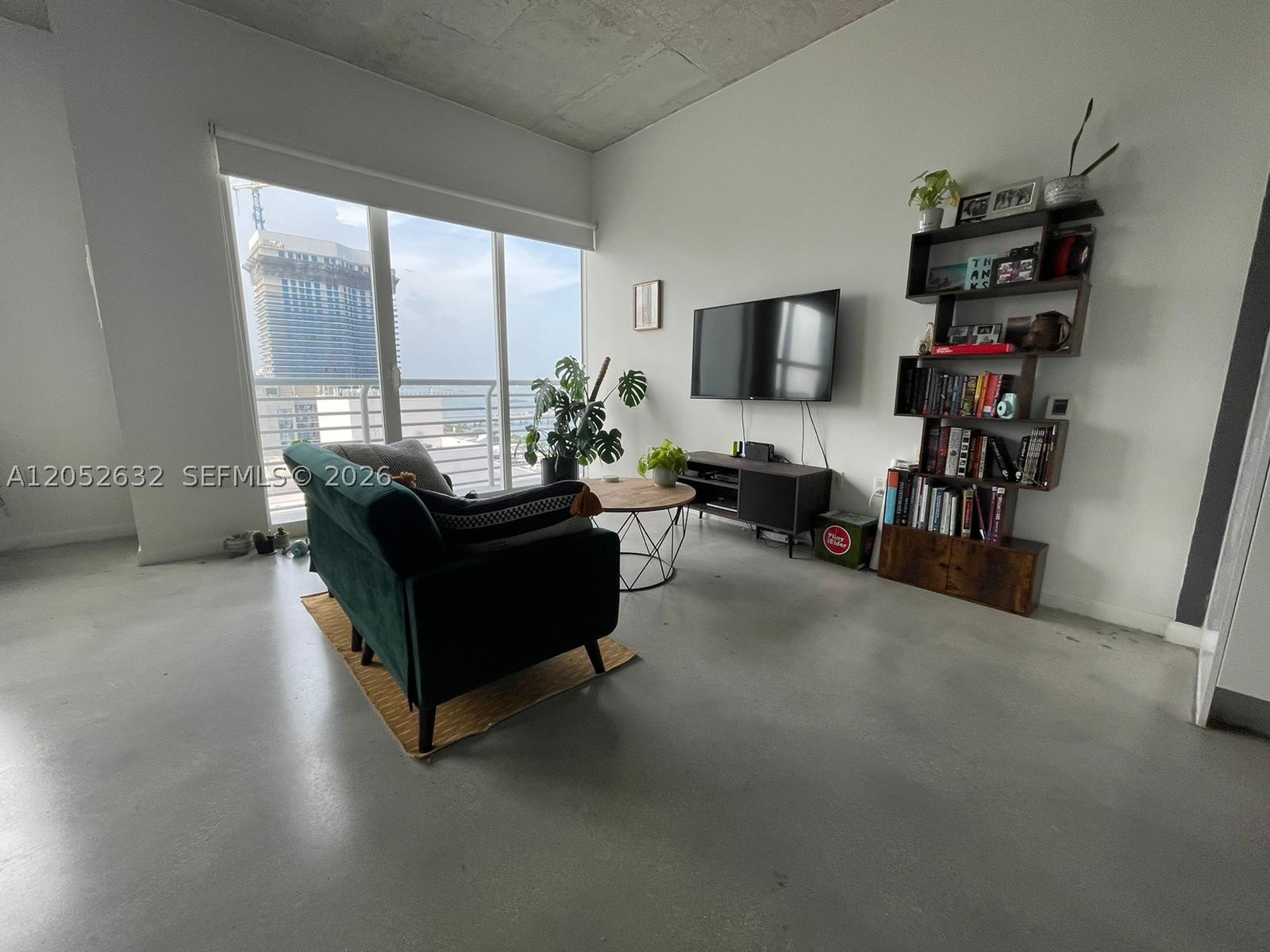 The hottest place Downtown at a reasonable price. CABLE AND INTERNET INCLUDED! Urban living in a modern and contemporary loft with 10 feet ceiling and open spaces. Amenities include 2 pools, gym and club room. Waling distance to Miami Dade College, brickell and bayside. 5 Min Drive to wynwood, midtown and south beach.