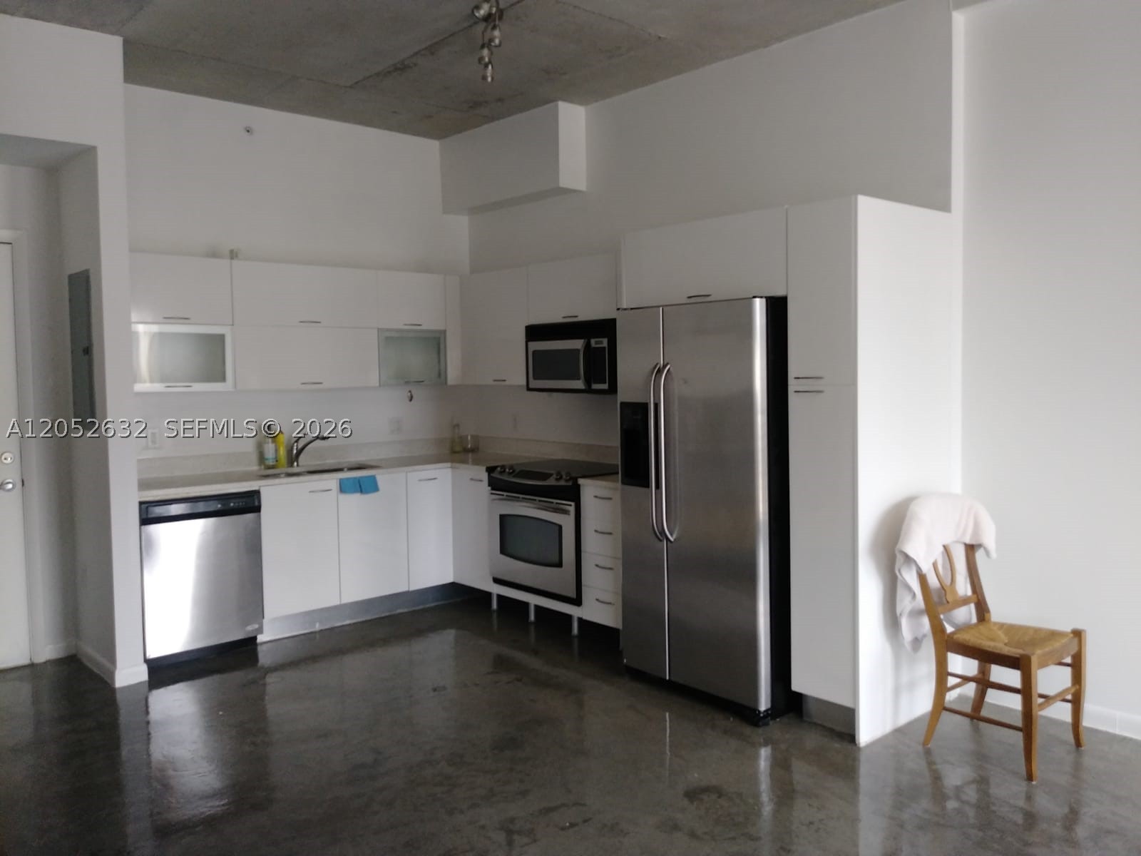 Loft Downtown 02 Condo - Residential Lease