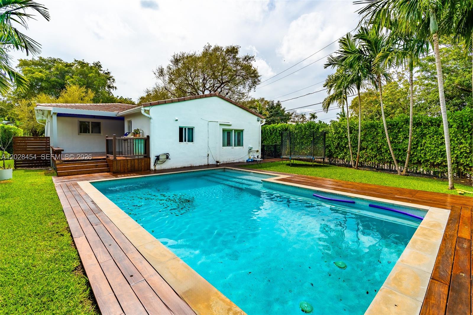 BAY BREEZE SEC MIAMI SHOR - Residential