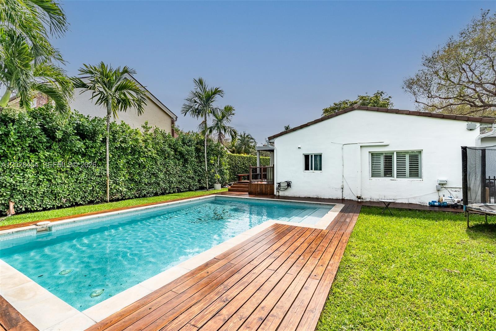 BAY BREEZE SEC MIAMI SHOR - Residential