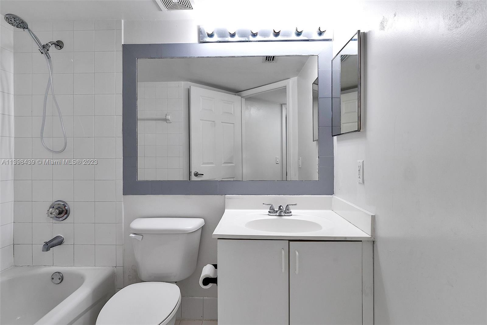 LA VIA CONDO - Residential