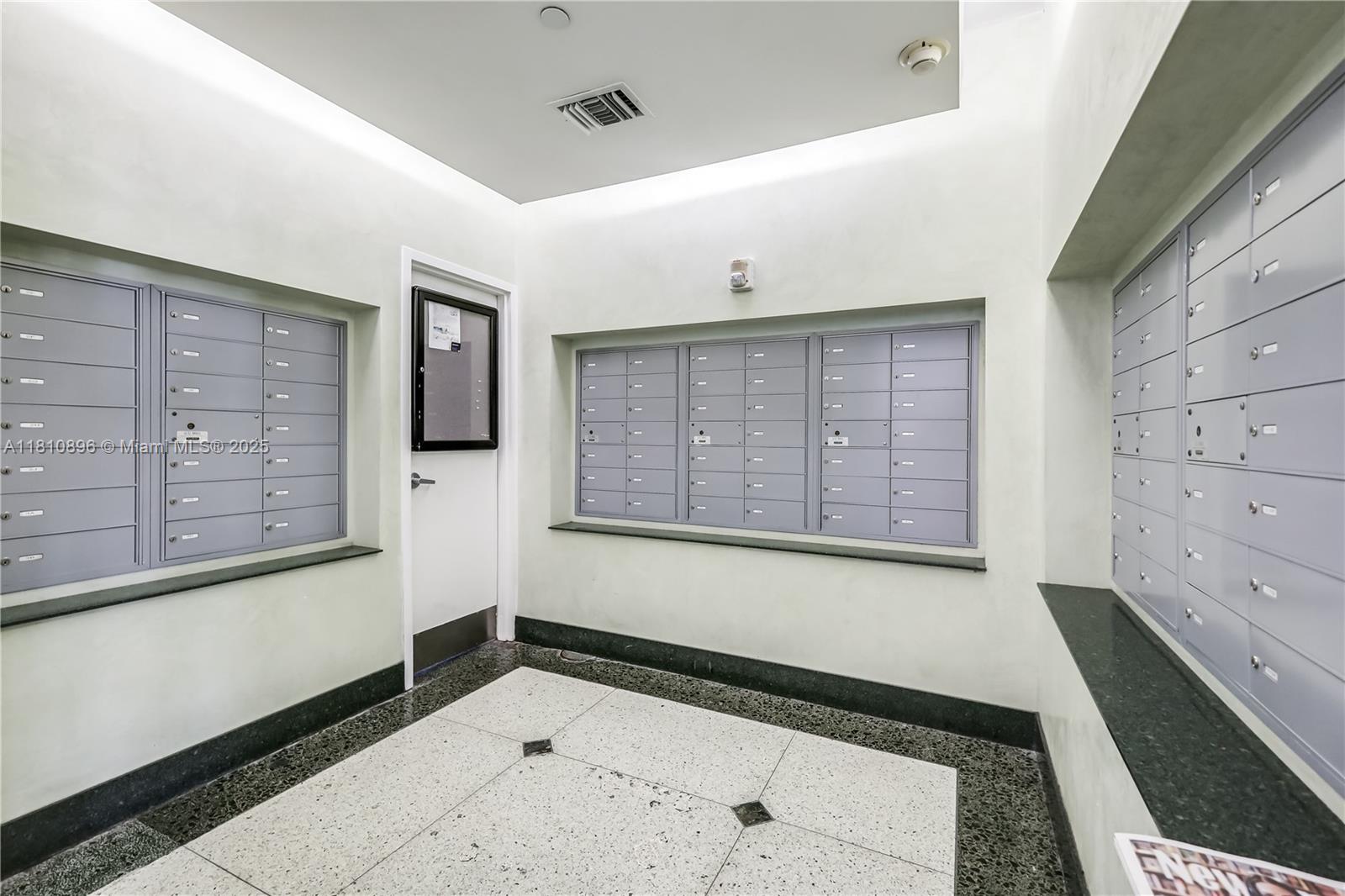 THE EXECUTIVE CONDO - Residential Lease