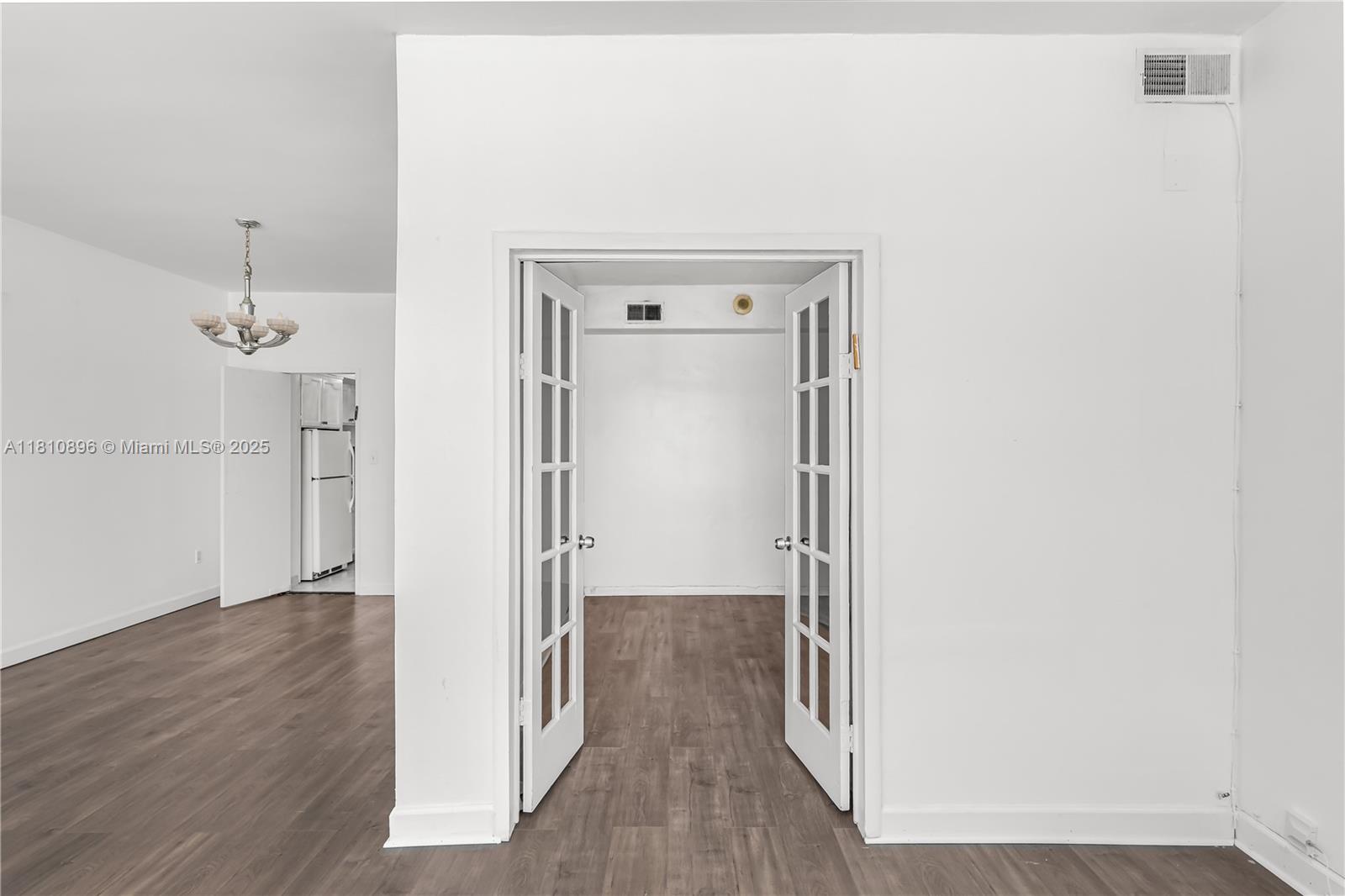 THE EXECUTIVE CONDO - Residential Lease