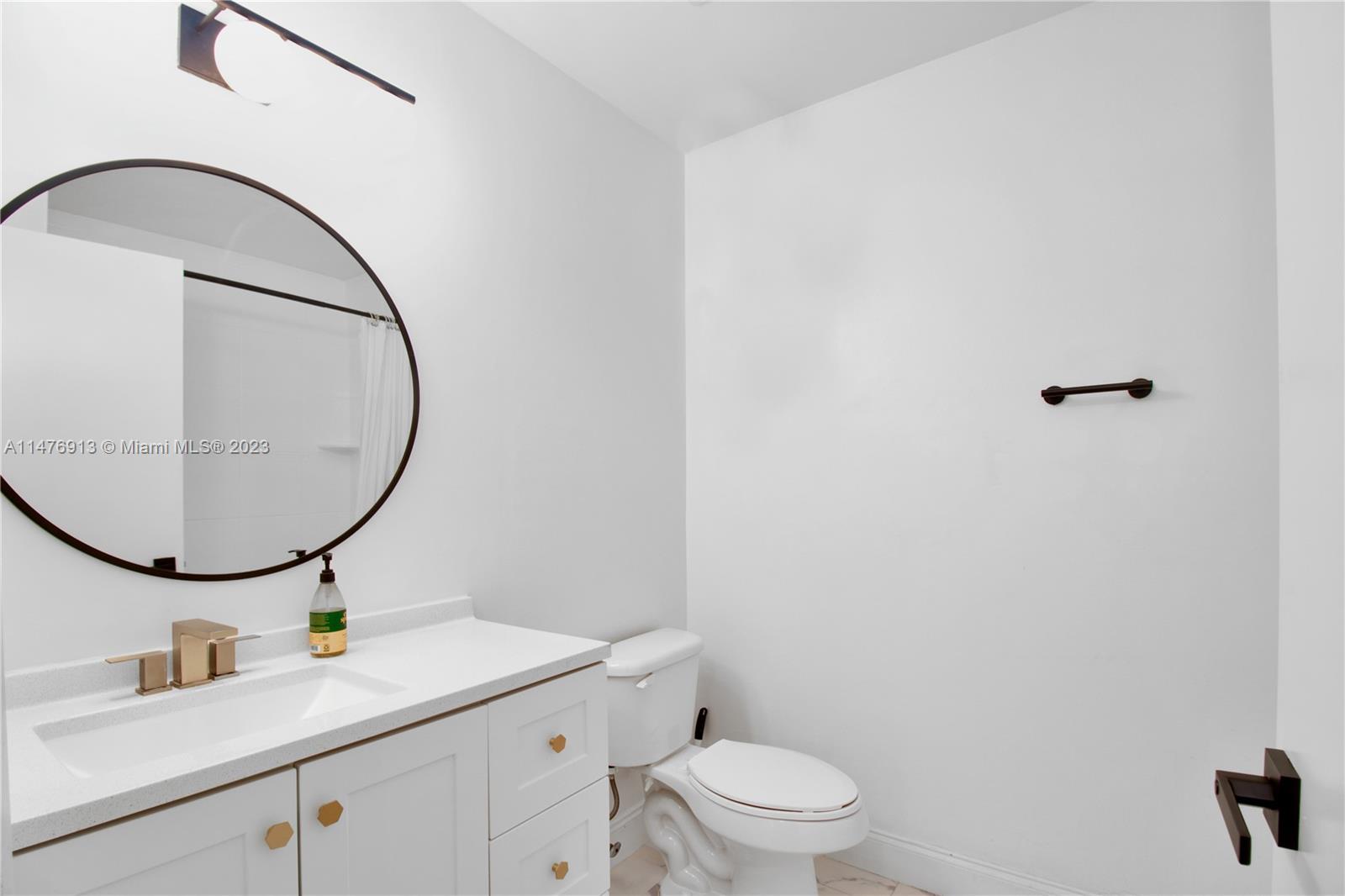 TOWNGATE - Residential Lease