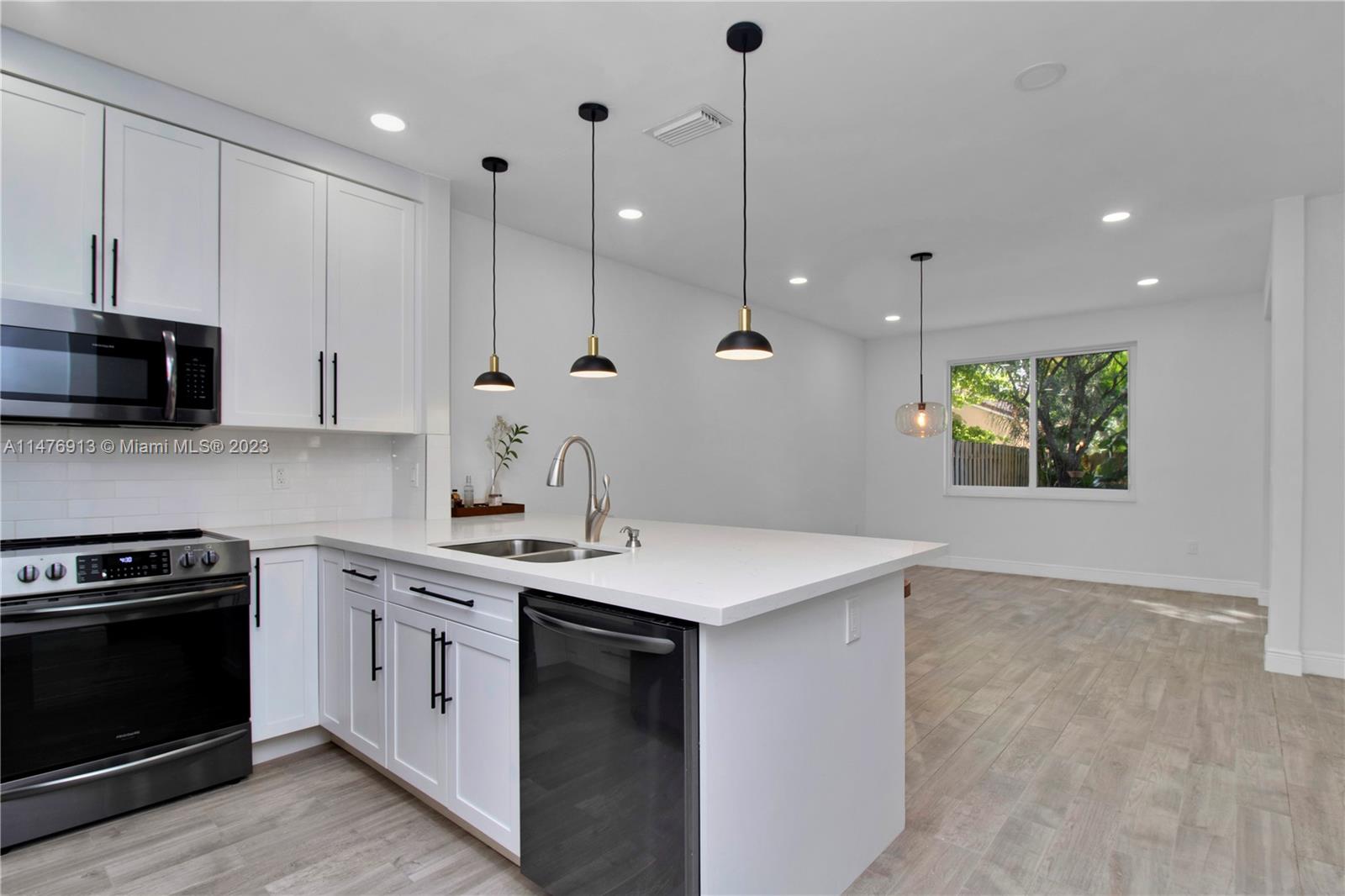 TOWNGATE - Residential Lease