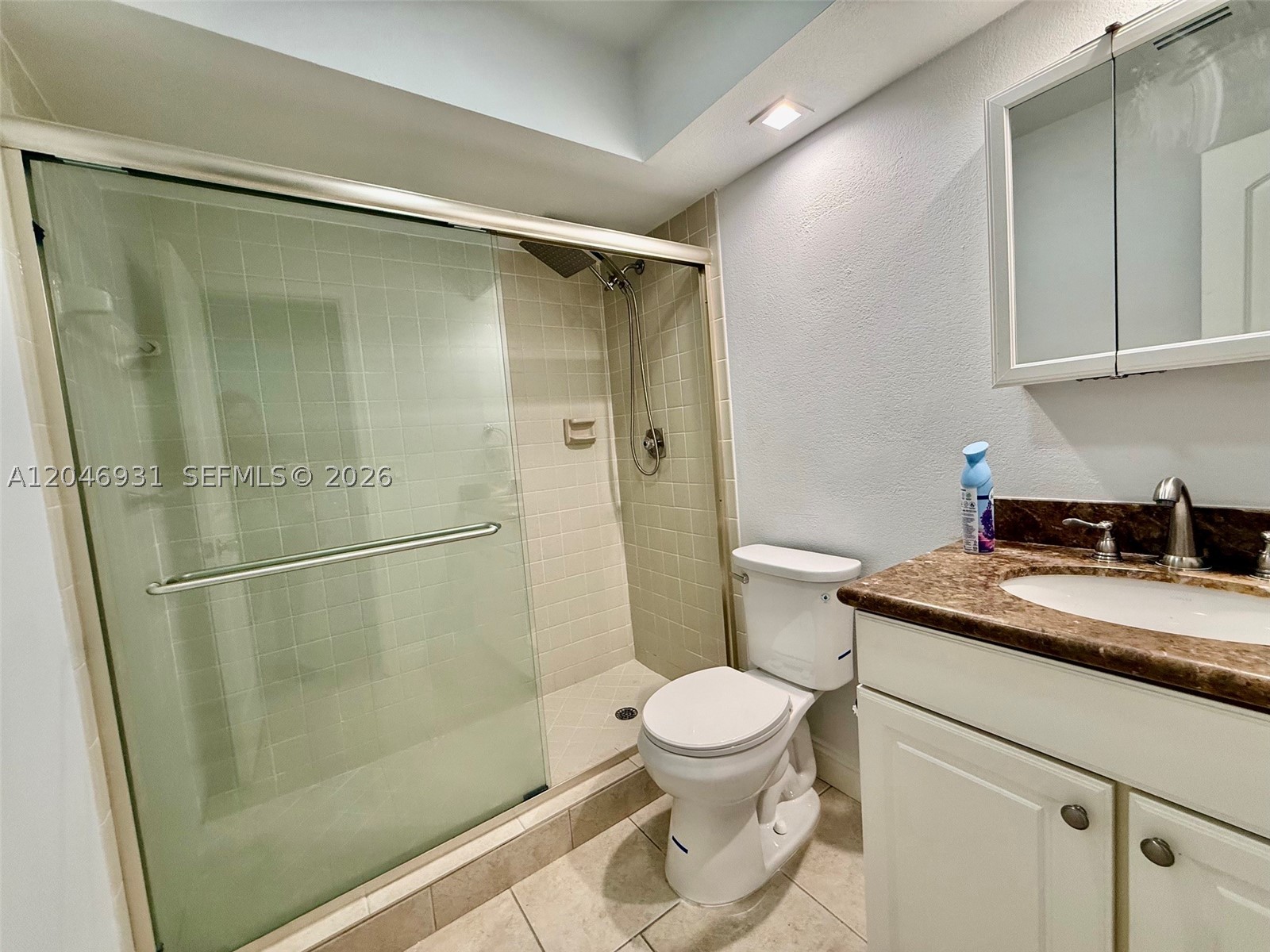 ESTADA OF LOS PASEOS - Residential Lease