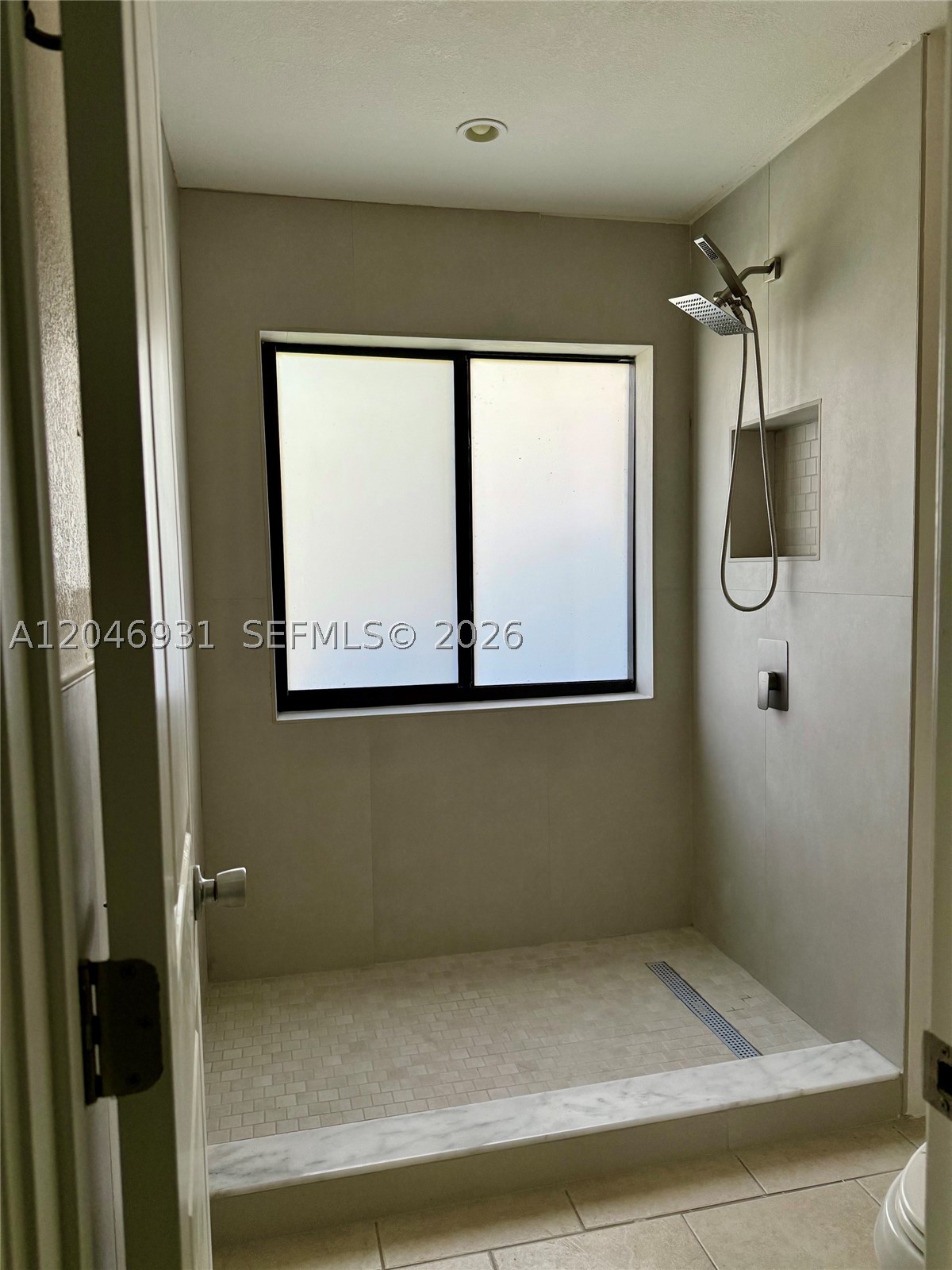 ESTADA OF LOS PASEOS - Residential Lease