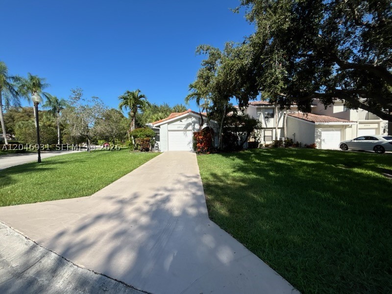 ESTADA OF LOS PASEOS - Residential Lease
