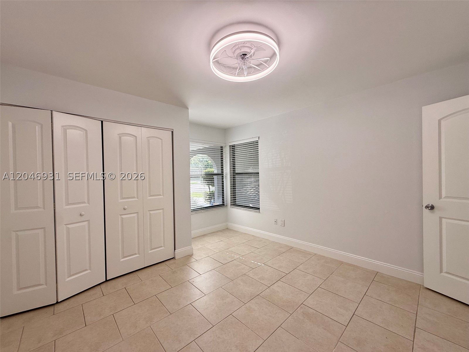 ESTADA OF LOS PASEOS - Residential Lease