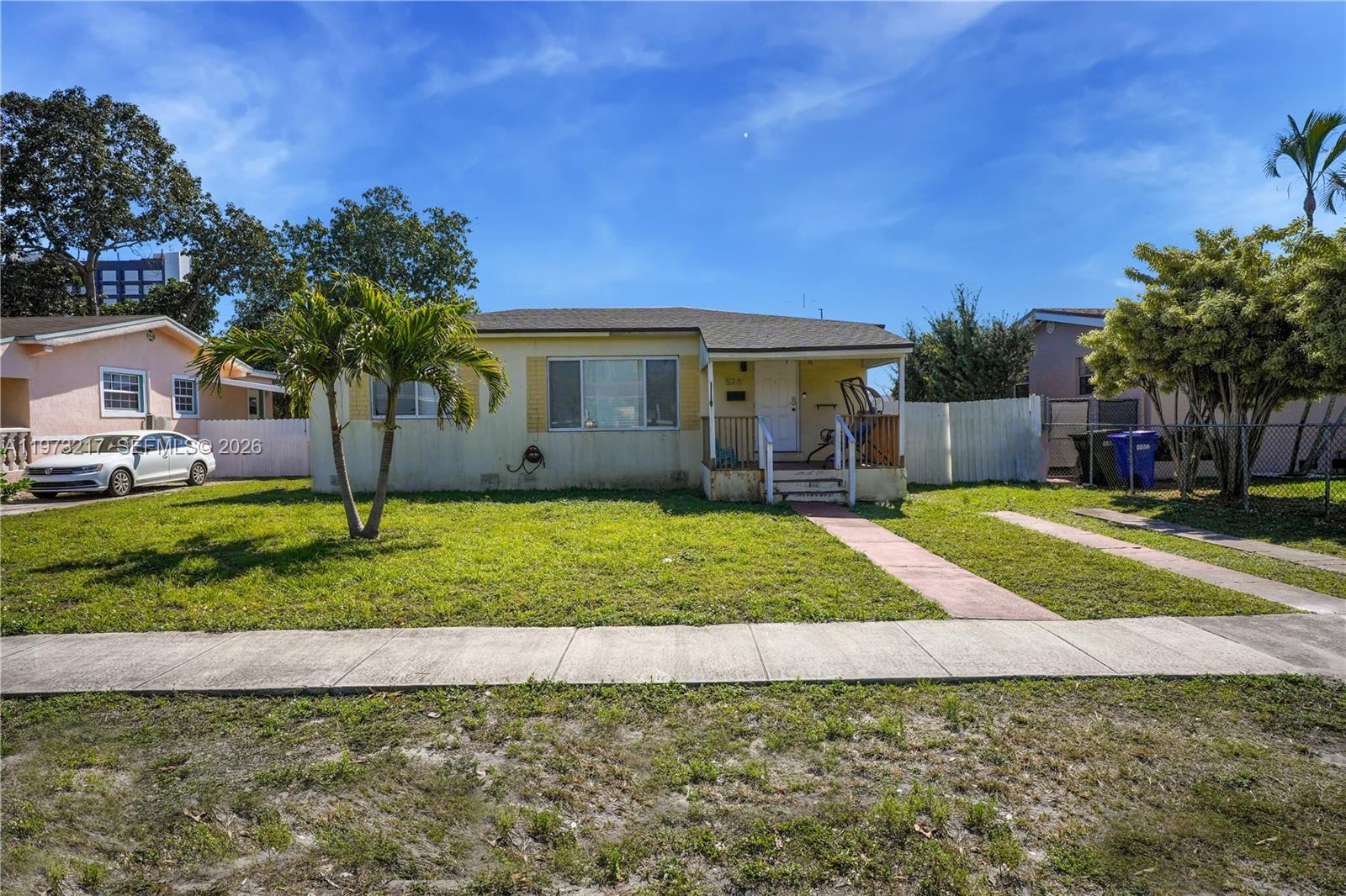 BEACH PLAZA - Residential
