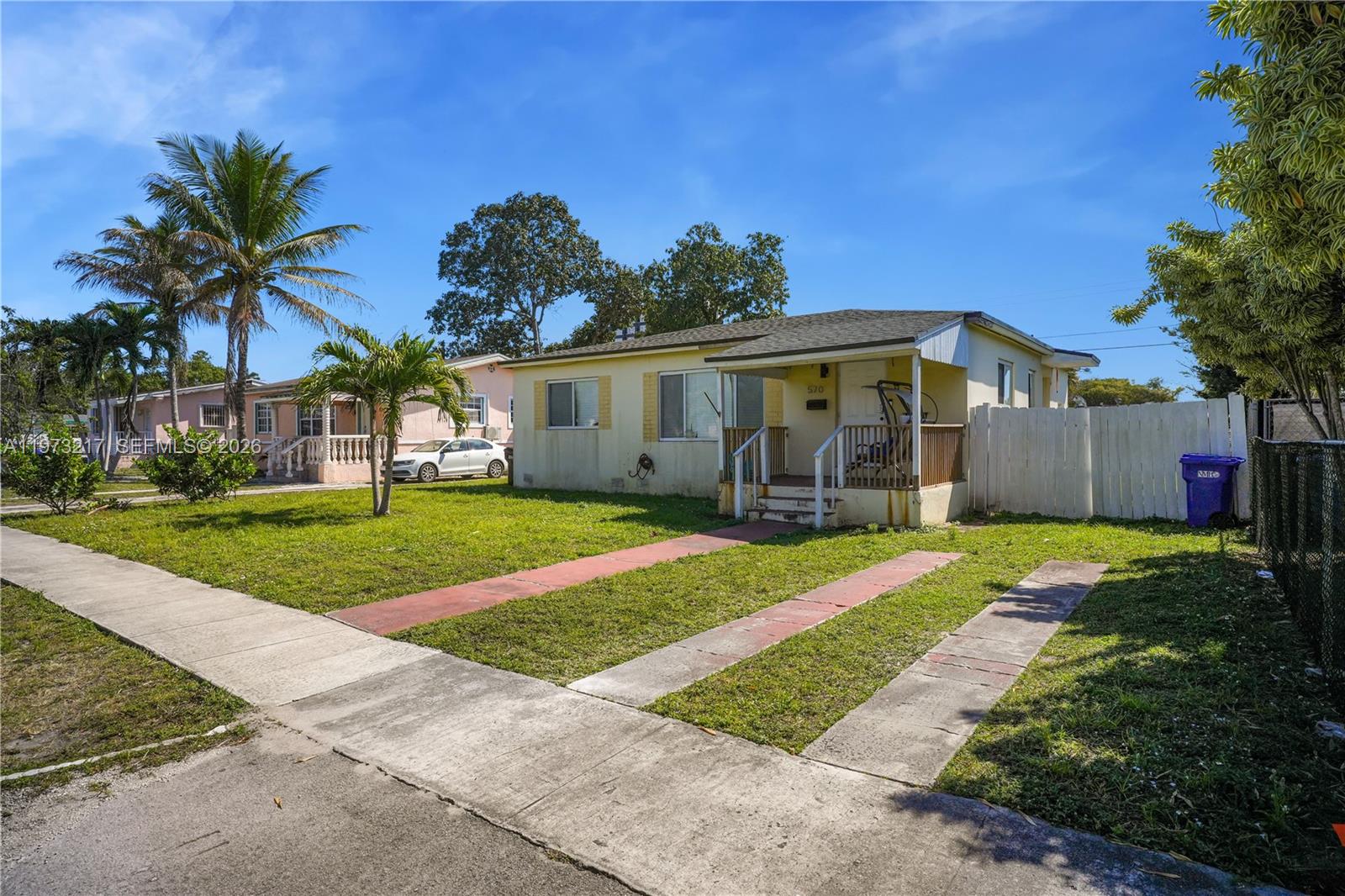 BEACH PLAZA - Residential