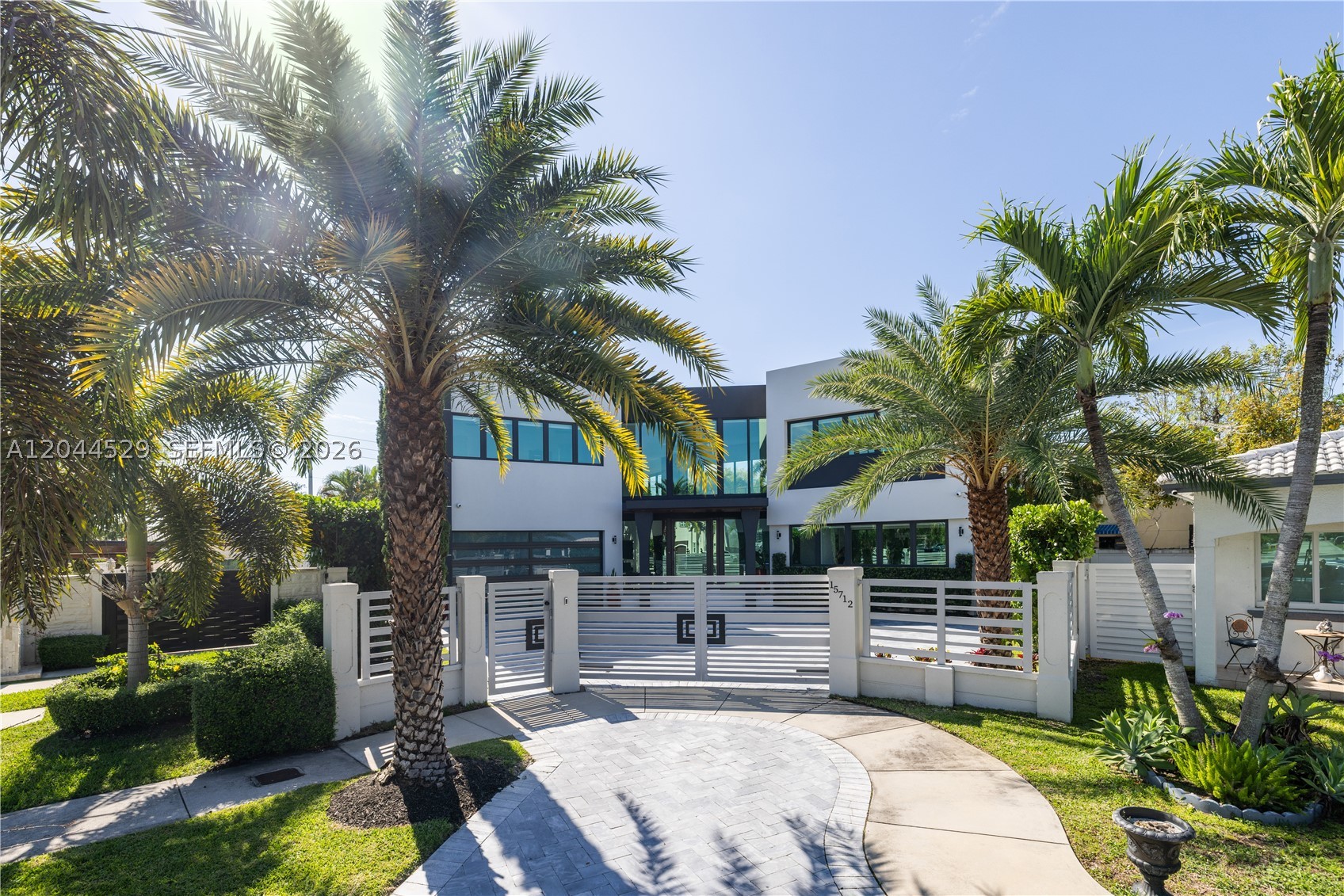 SAN DENIS ESTATES - Residential