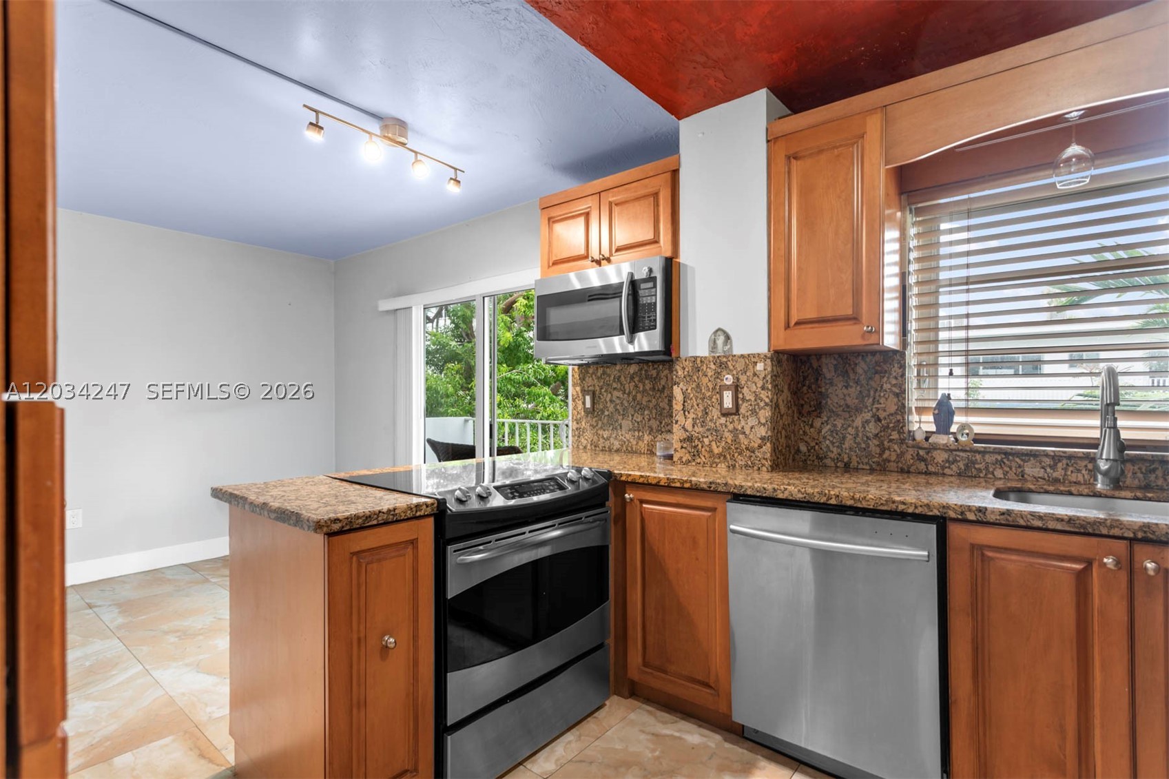 1820 JAMES AVE CONDO - Residential