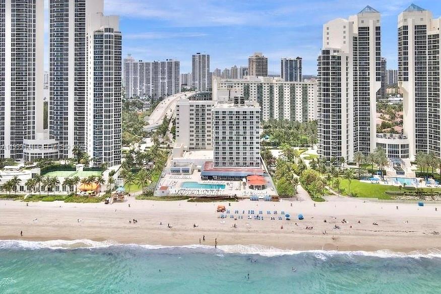 THE AVENTURA BEACH CLUB C - Residential
