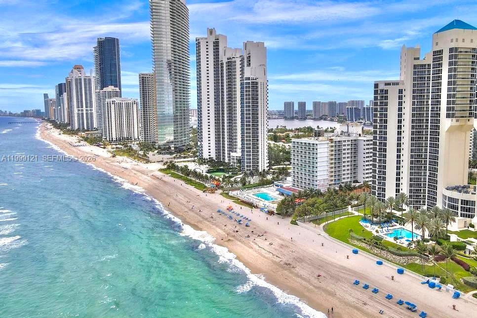 THE AVENTURA BEACH CLUB C - Residential