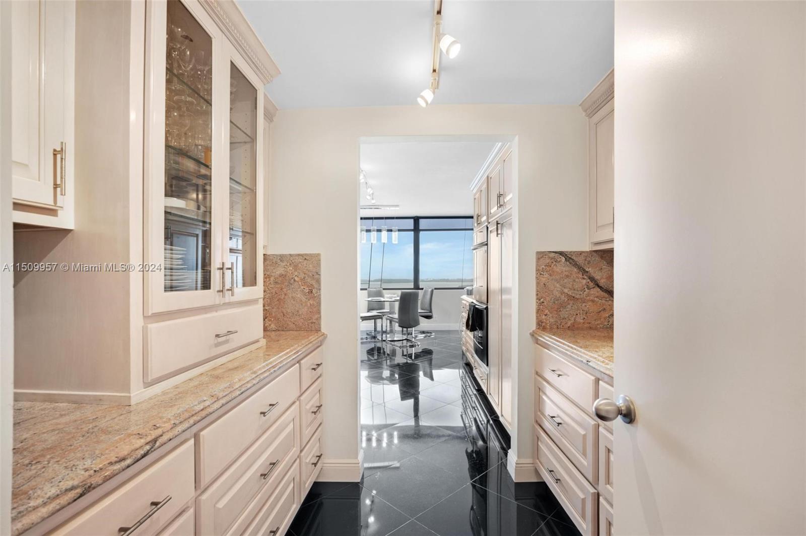 VILLA REGINA CONDO - Residential