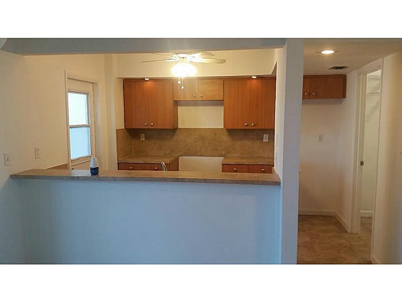 Totally remodeled, renewed and very nice townhouse, 3bed 2.5bath, screened patio and big backyard. Large bedrooms, storage on patio, tile on 1st floor and carpet on the 2nd. Centrally located, near major highways, mall  and shops. A must see property!!