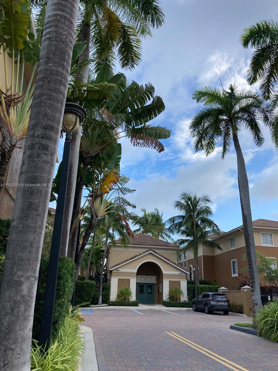 AVENTI AT AVENTURA CONDO - Residential