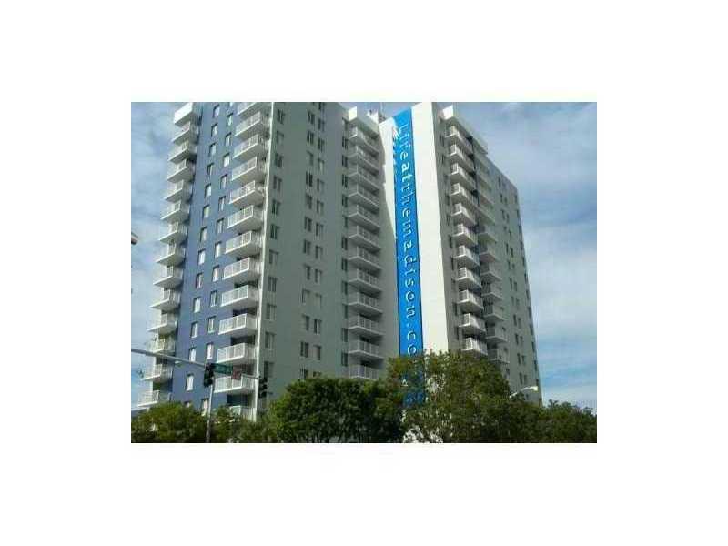 Spectacular remodled unit with new kitchen , granite counter tops and  stainles steel appliances, washer and dryer in unit, fully tiled, incredible view of downtowm Miami. Close to the beach,restaurants, buiding has Tennis courts, GYM,pool and business ce nter. dont miss the oportunity to live in the heart of Miami
