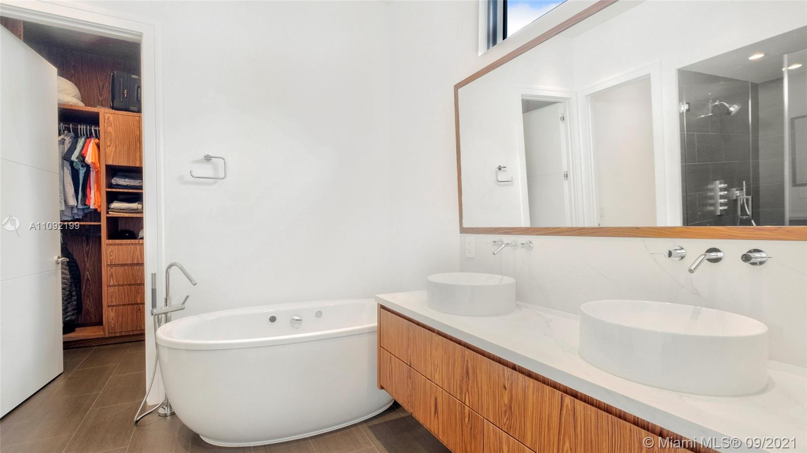 2975 JACKSON CONDO - Residential Lease
