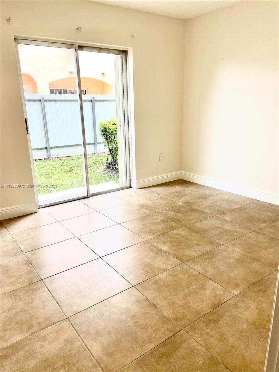 CORAL POINTE TOWNHOMES CO - Residential Lease