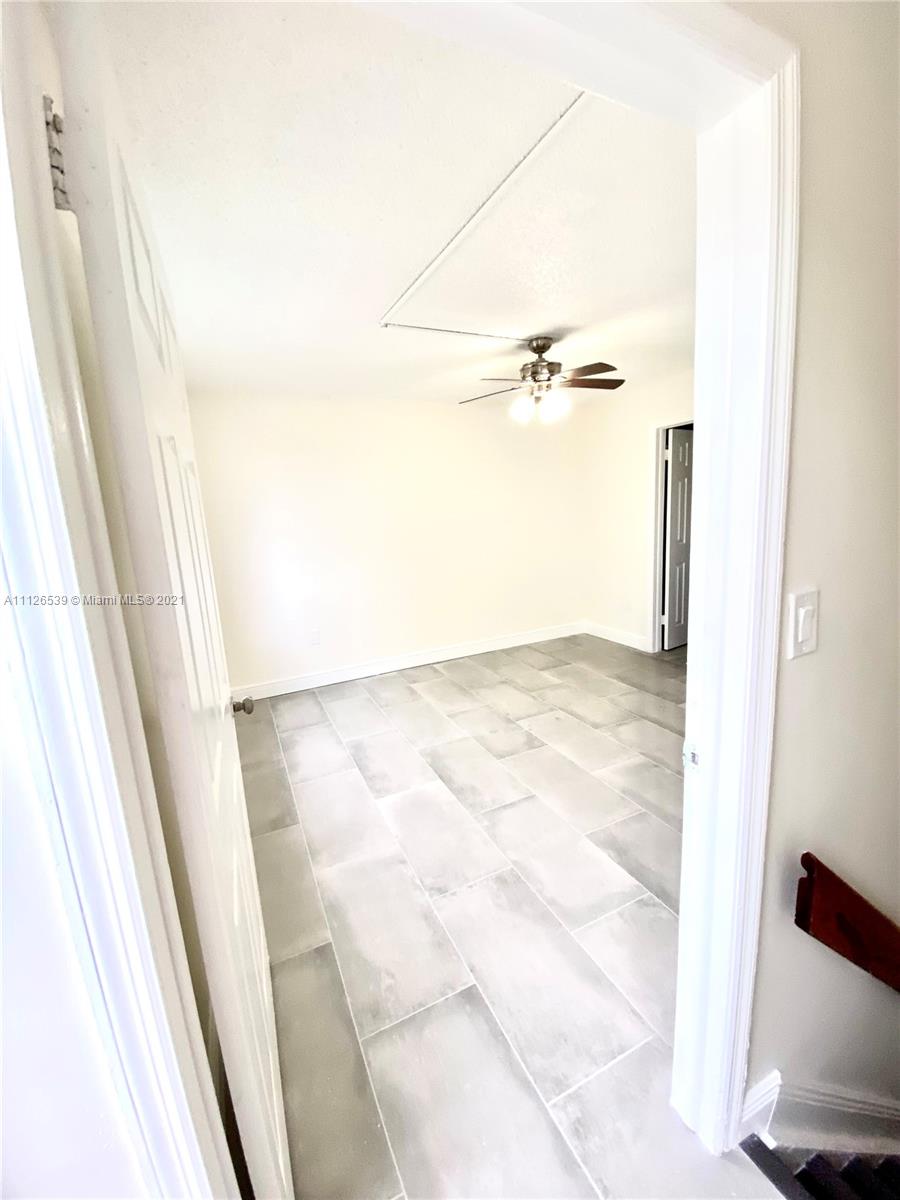 CORAL POINTE TOWNHOMES CO - Residential Lease