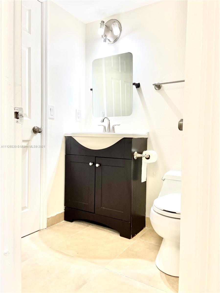 CORAL POINTE TOWNHOMES CO - Residential Lease
