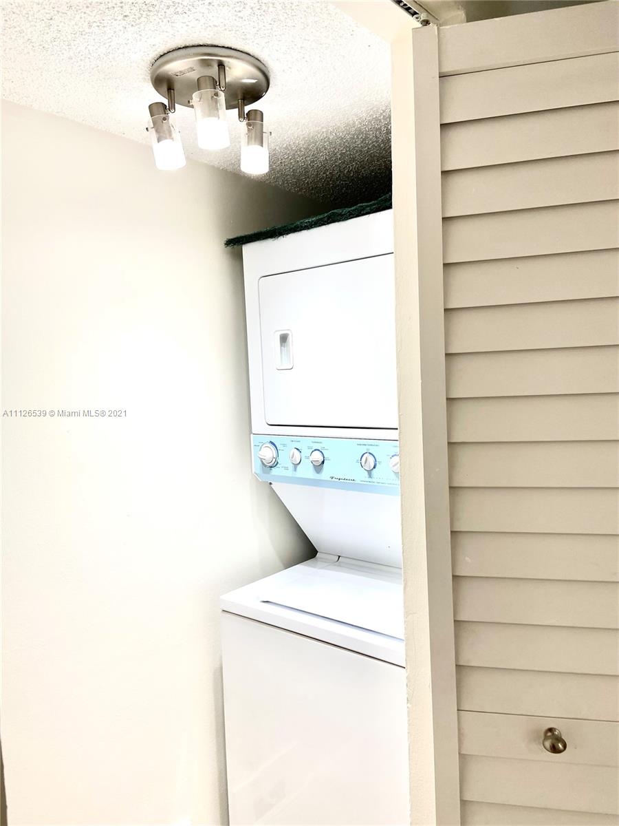 CORAL POINTE TOWNHOMES CO - Residential Lease
