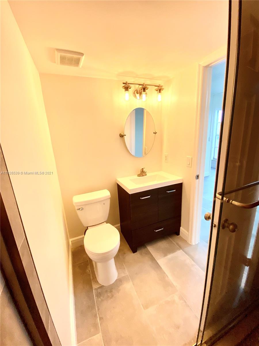 CORAL POINTE TOWNHOMES CO - Residential Lease