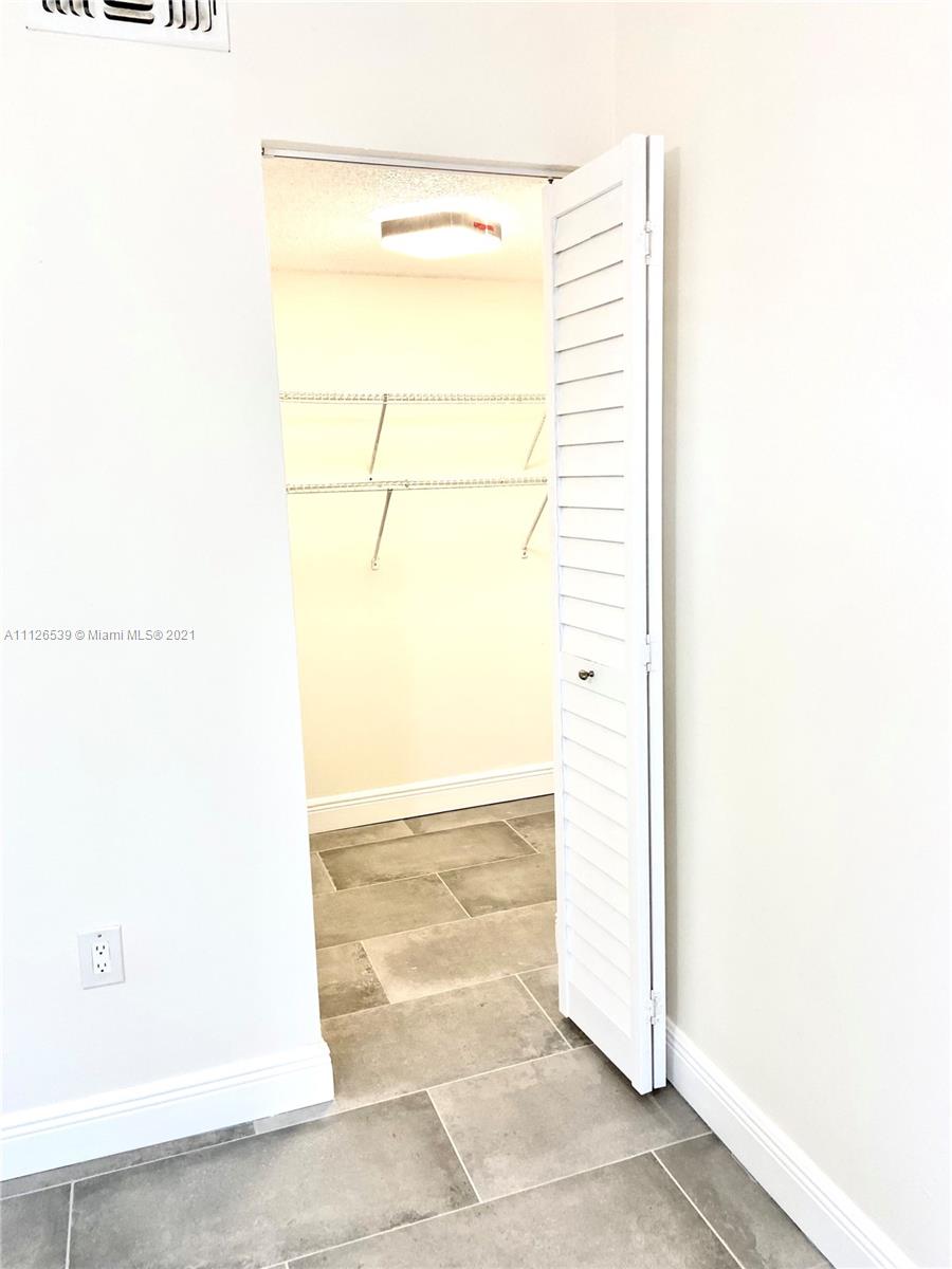 CORAL POINTE TOWNHOMES CO - Residential Lease