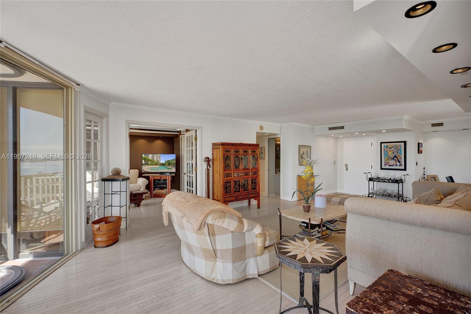 TOWERS OF QUAYSIDE CONDO - Residential