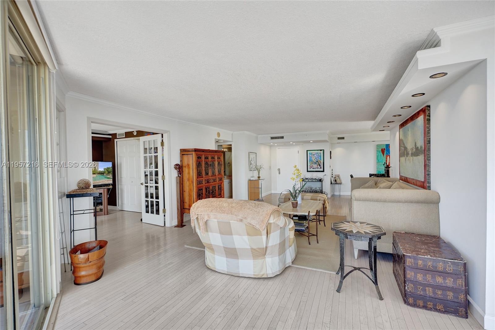 TOWERS OF QUAYSIDE CONDO - Residential