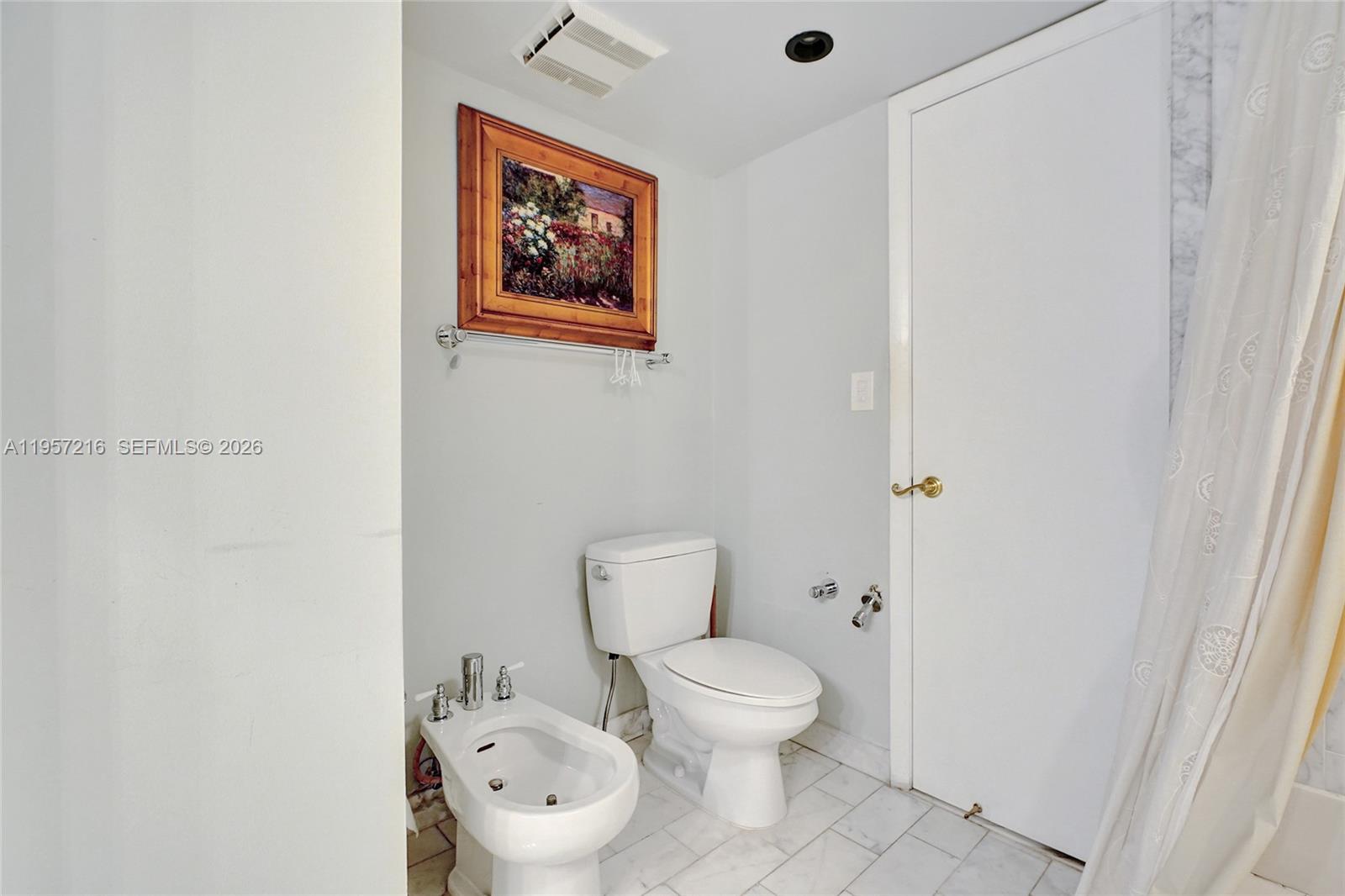 TOWERS OF QUAYSIDE CONDO - Residential