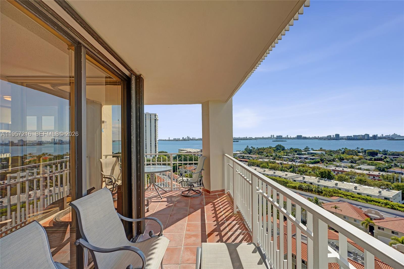 TOWERS OF QUAYSIDE CONDO - Residential