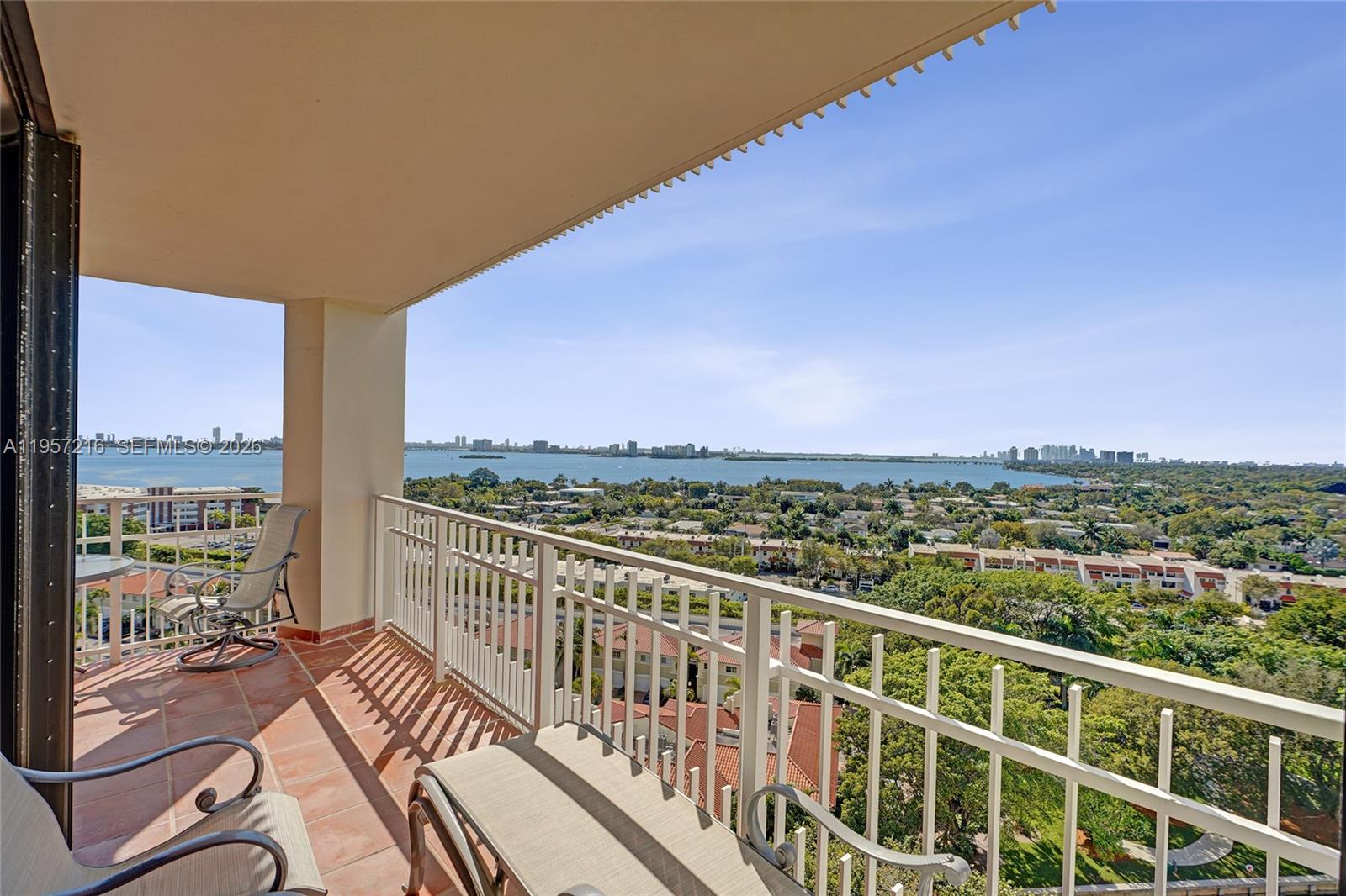 TOWERS OF QUAYSIDE CONDO - Residential