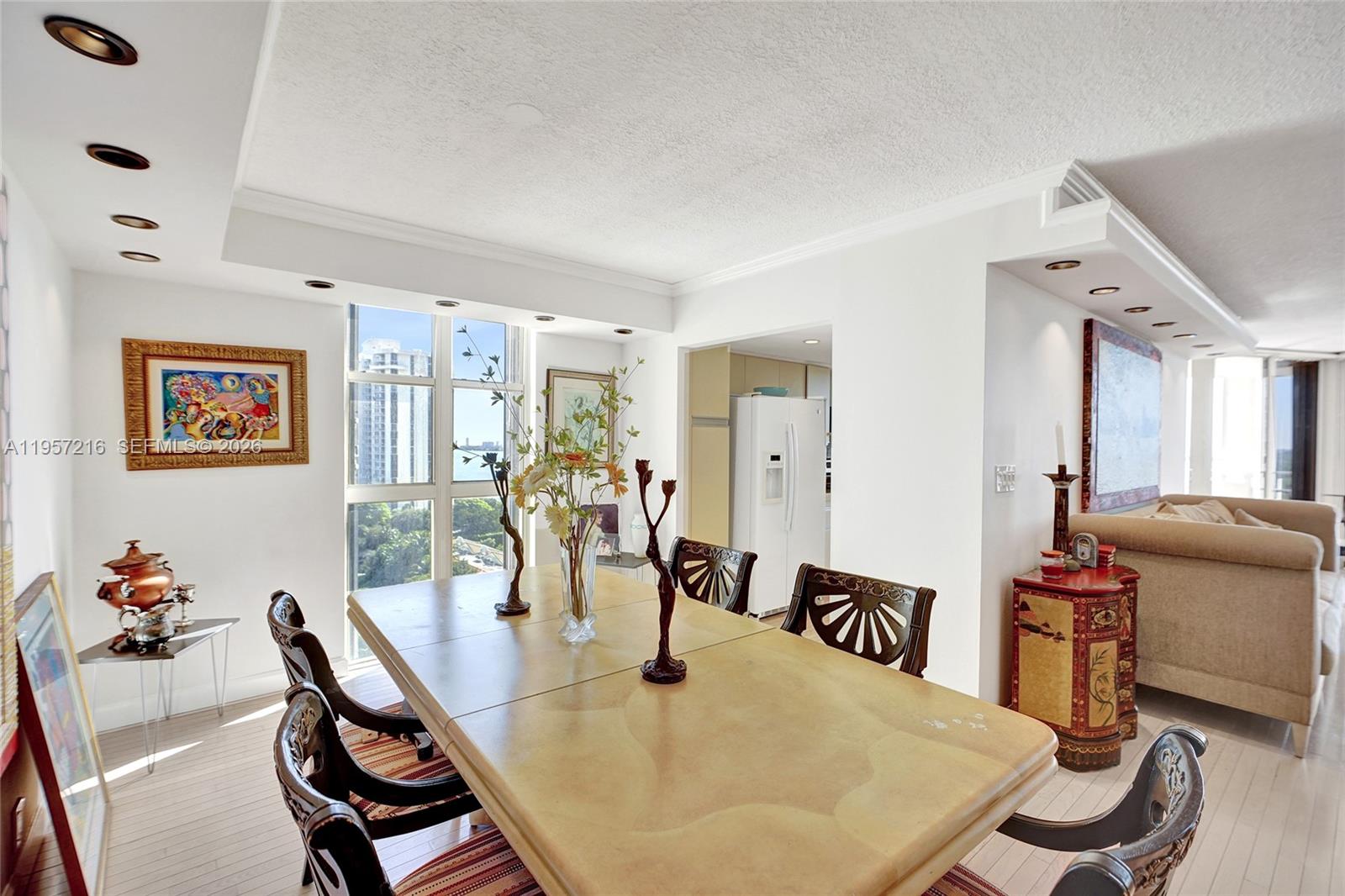 TOWERS OF QUAYSIDE CONDO - Residential