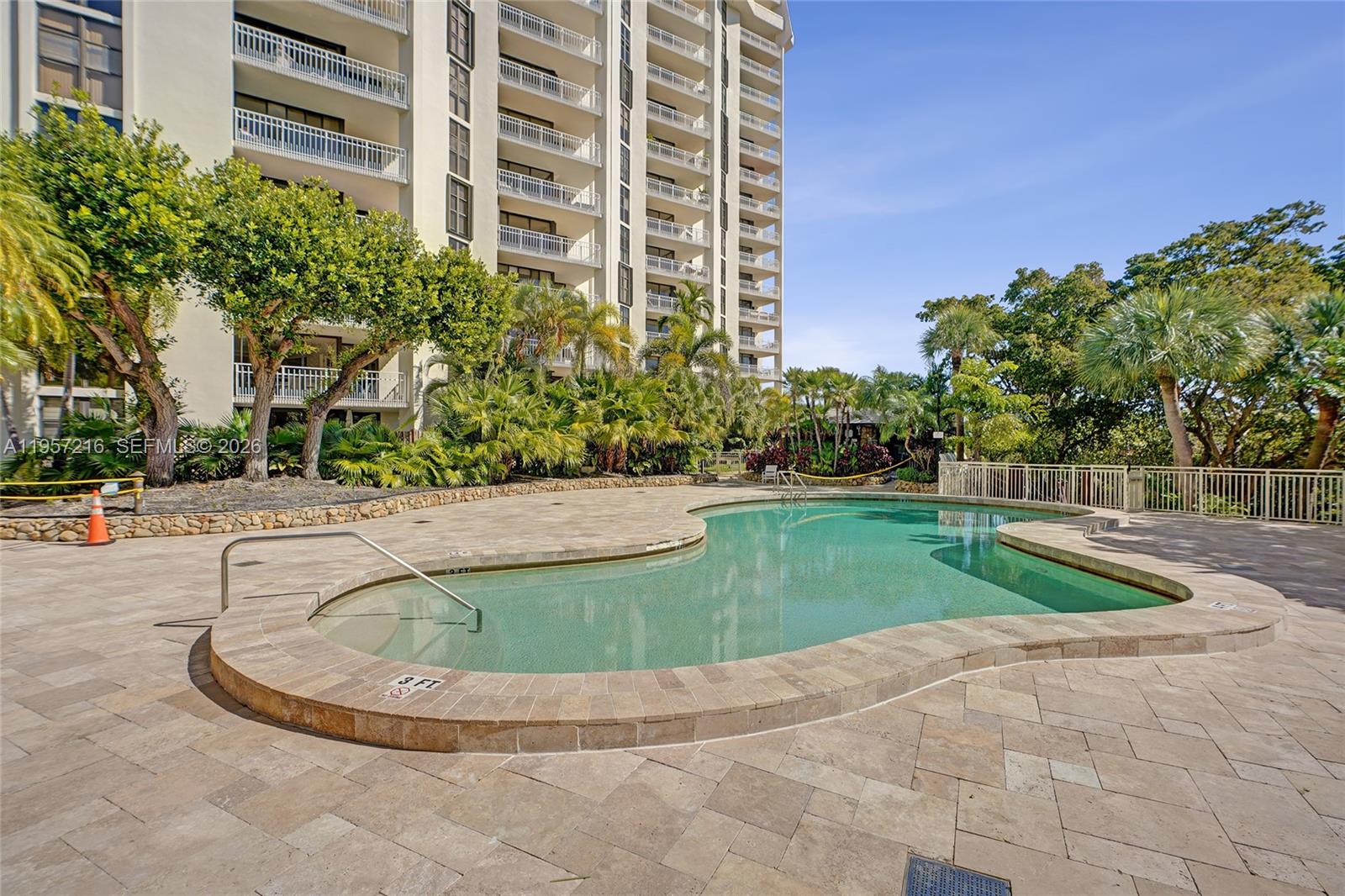 TOWERS OF QUAYSIDE CONDO - Residential