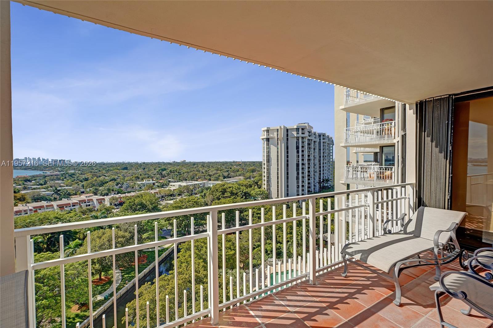 TOWERS OF QUAYSIDE CONDO - Residential