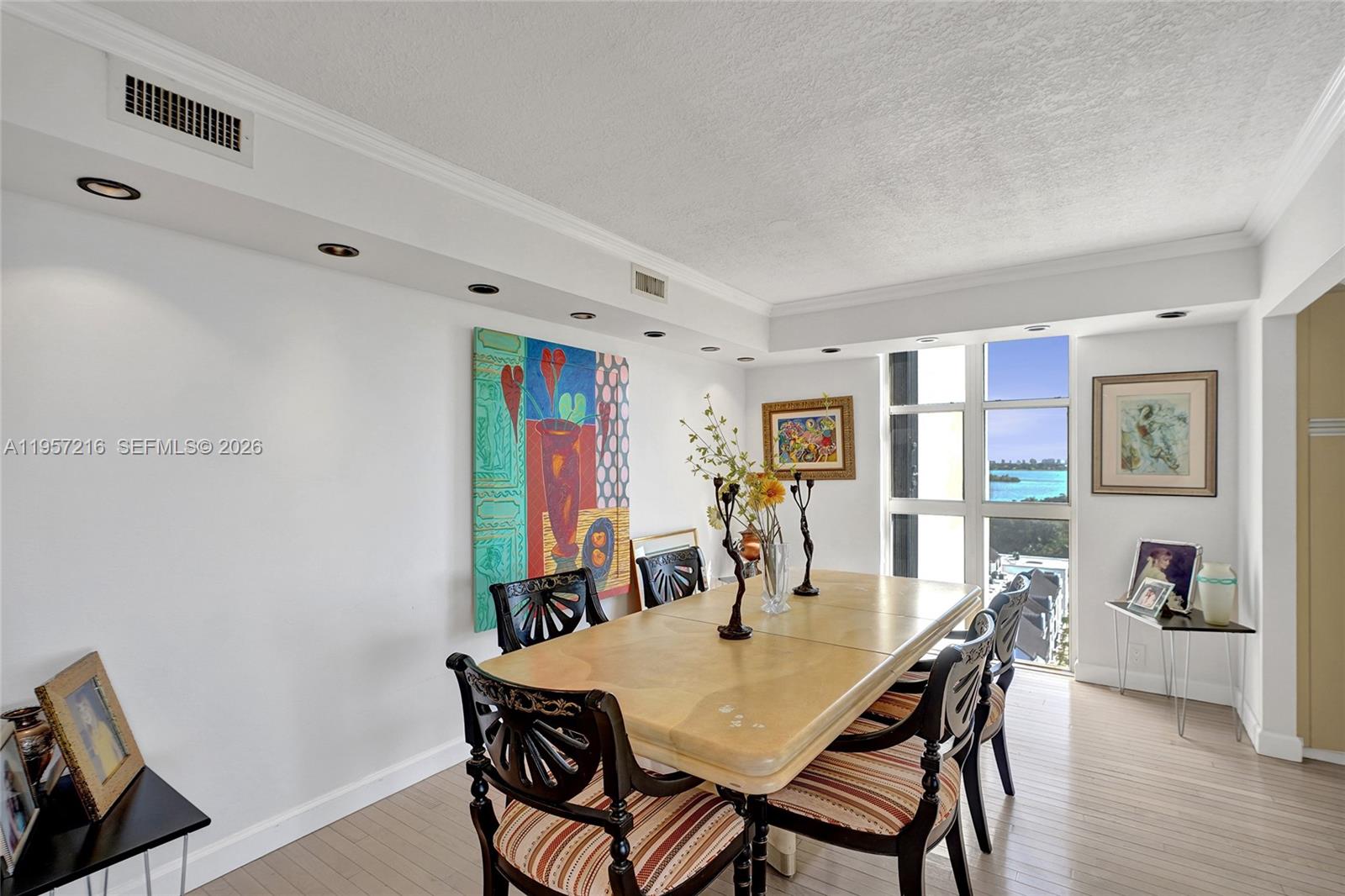 TOWERS OF QUAYSIDE CONDO - Residential