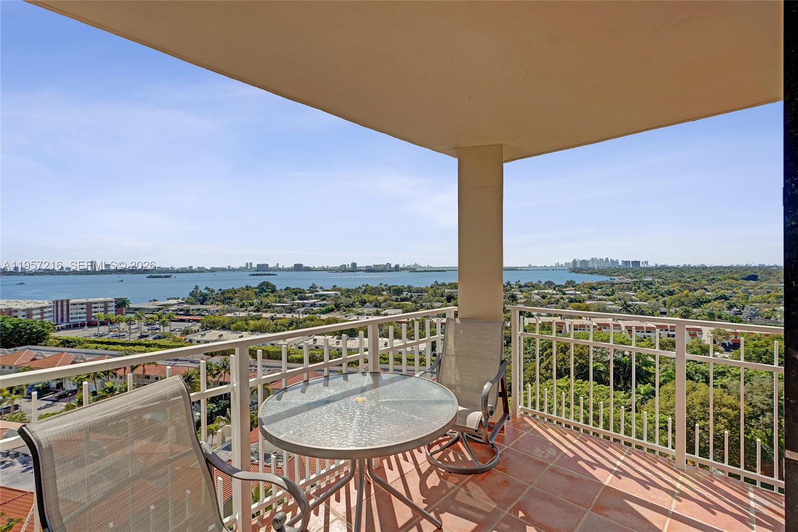 TOWERS OF QUAYSIDE CONDO - Residential