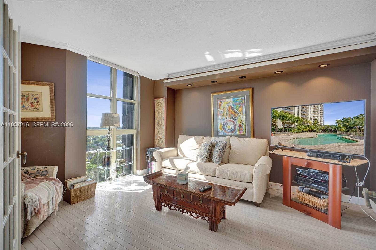 TOWERS OF QUAYSIDE CONDO - Residential