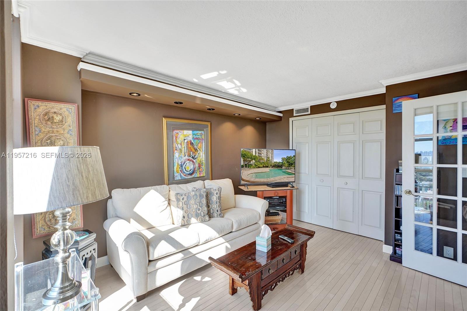 TOWERS OF QUAYSIDE CONDO - Residential