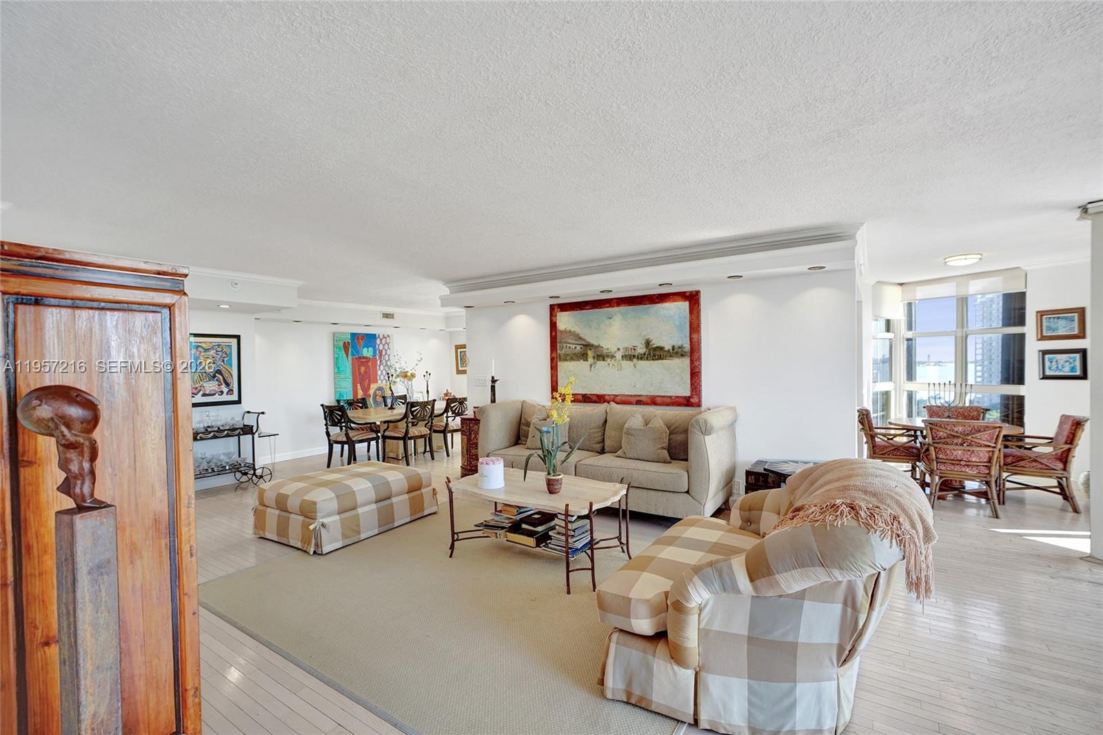TOWERS OF QUAYSIDE CONDO - Residential