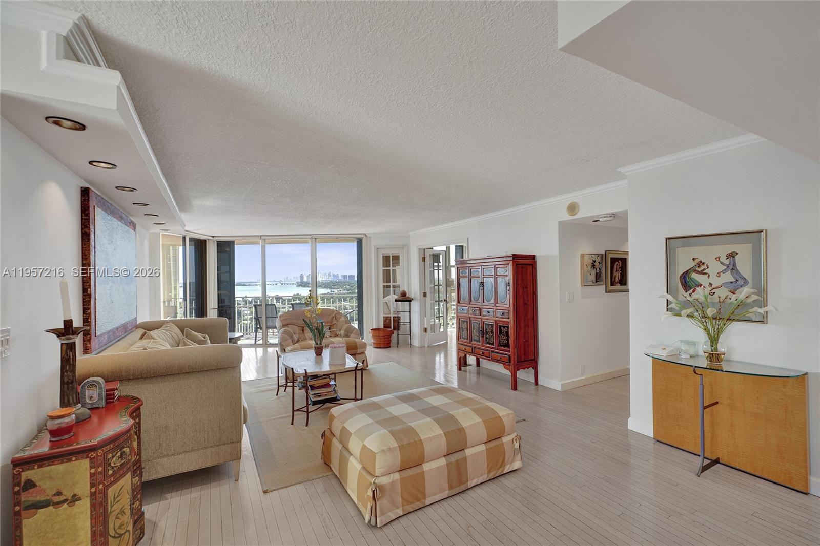 TOWERS OF QUAYSIDE CONDO - Residential