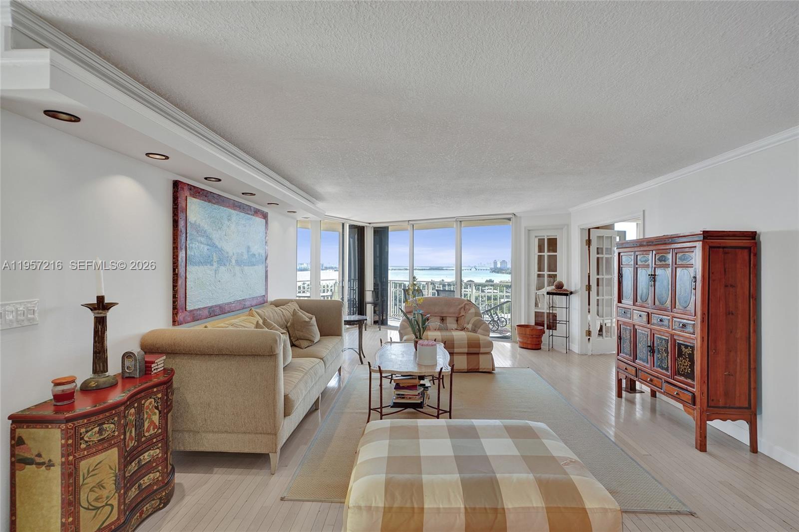 TOWERS OF QUAYSIDE CONDO - Residential