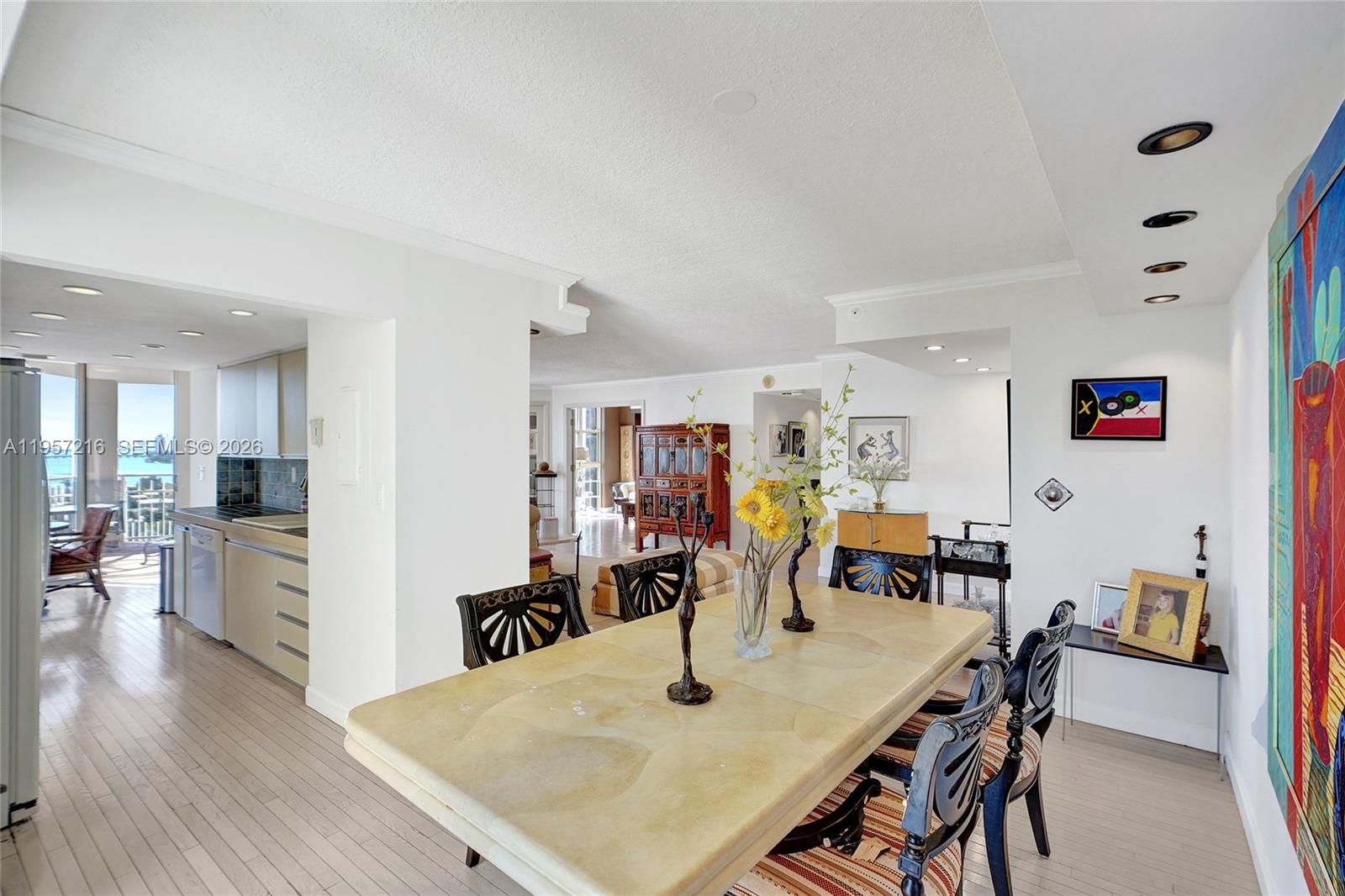 TOWERS OF QUAYSIDE CONDO - Residential