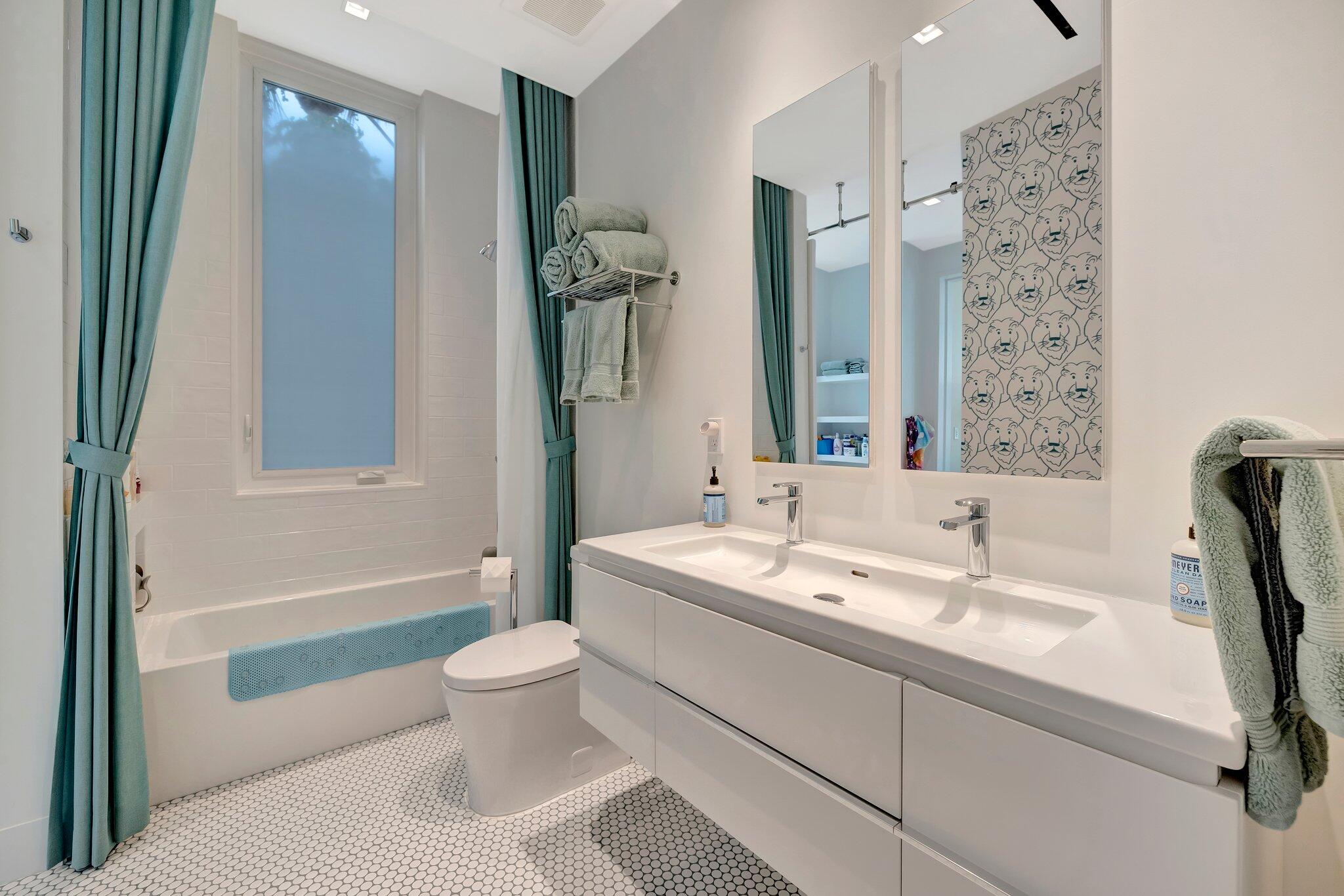 SAILFISH POINT - Residential
