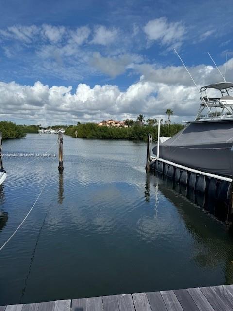 ROYAL HRB YACHT CL MARINA - Land