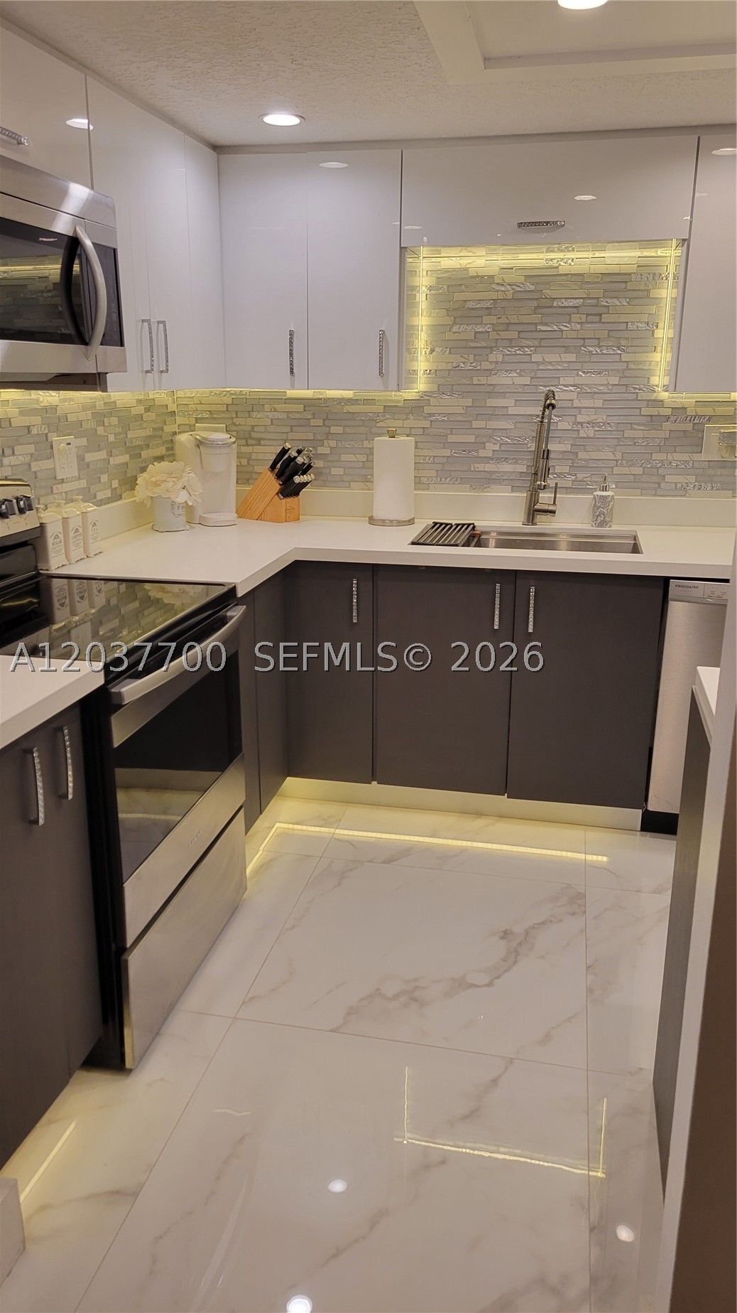 PARC CENTRAL AVENTURA EAS - Residential Lease